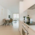 Apartment Royal Seacrest Luxe 2b Poolside