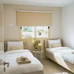 Royal Seacrest Luxe 2b Poolside Apartment Paphos
