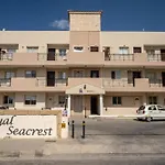 Royal Seacrest Luxe 2b Poolside Paphos