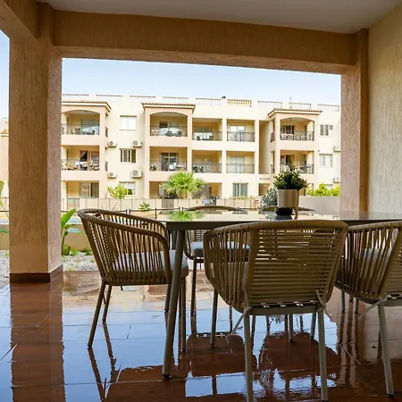 Royal Seacrest Luxe 2b Poolside * Paphos