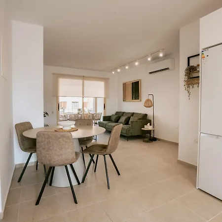 Royal Seacrest Luxe 2b Poolside Appartement