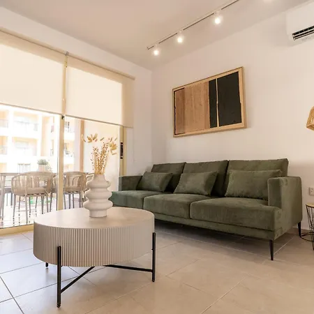 Royal Seacrest Luxe 2b Poolside Paphos