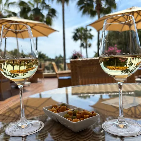 Royal Seacrest Luxe 2b Poolside * פאפוס