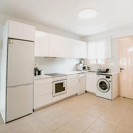 Royal Seacrest Luxe 2b Poolside * Paphos