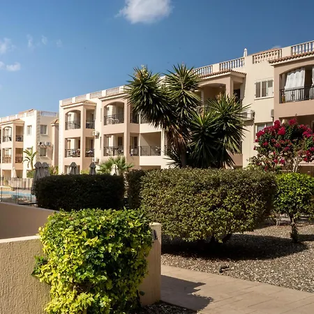 Royal Seacrest Luxe 2b Poolside דירה פאפוס