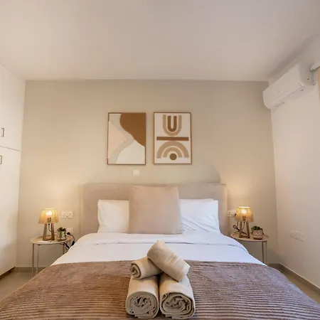 Royal Seacrest Luxe 2b Poolside Paphos