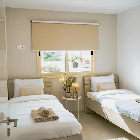 Royal Seacrest Luxe 2b Poolside Appartement Paphos