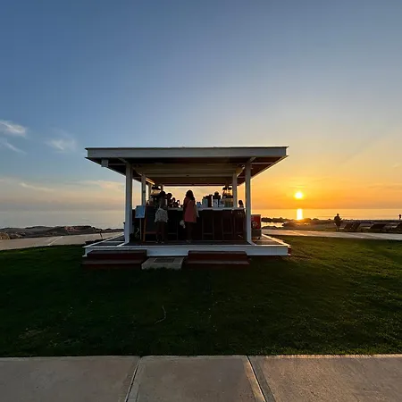 Royal Seacrest Luxe 2b Poolside דירה פאפוס