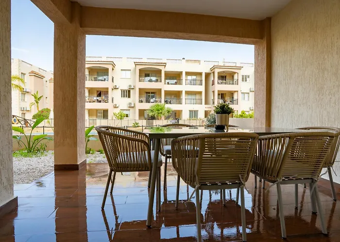 Royal Seacrest Luxe 2b Poolside * Paphos