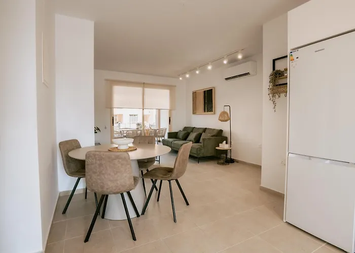 Royal Seacrest Luxe 2b Poolside Apartmán