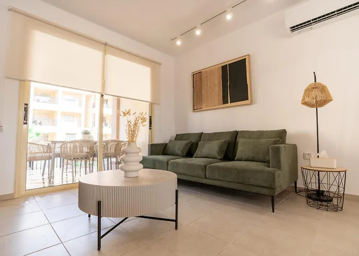 Royal Seacrest Luxe 2b Poolside Paphos