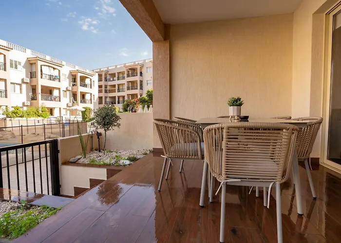 Royal Seacrest Luxe 2b Poolside Paphos