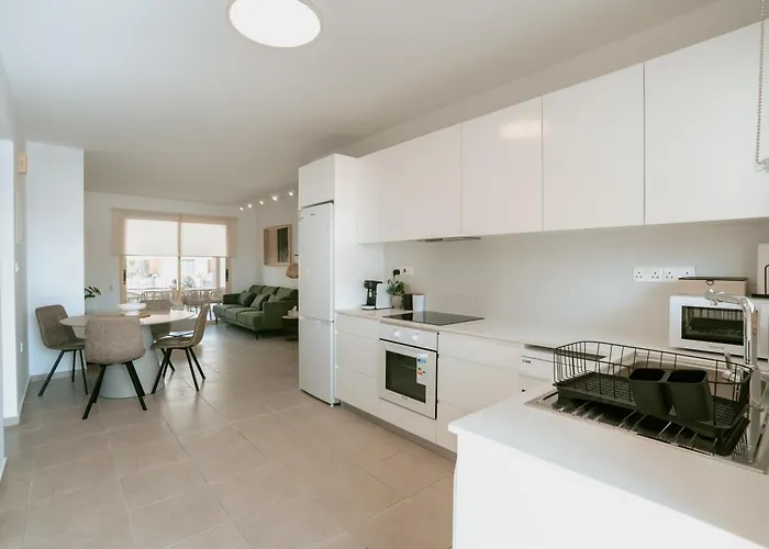 Royal Seacrest Luxe 2b Poolside