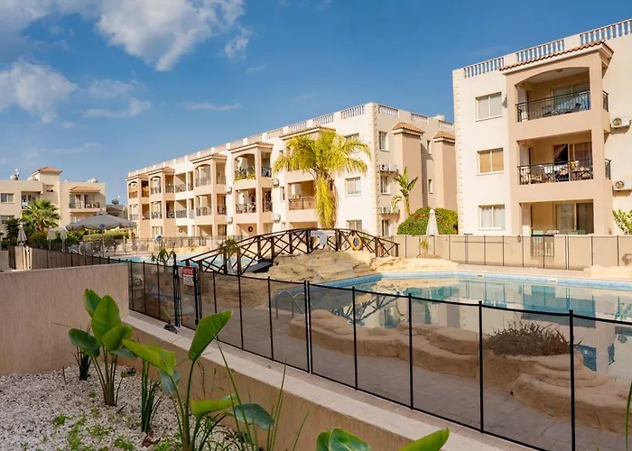 Royal Seacrest Luxe 2b Poolside Paphos