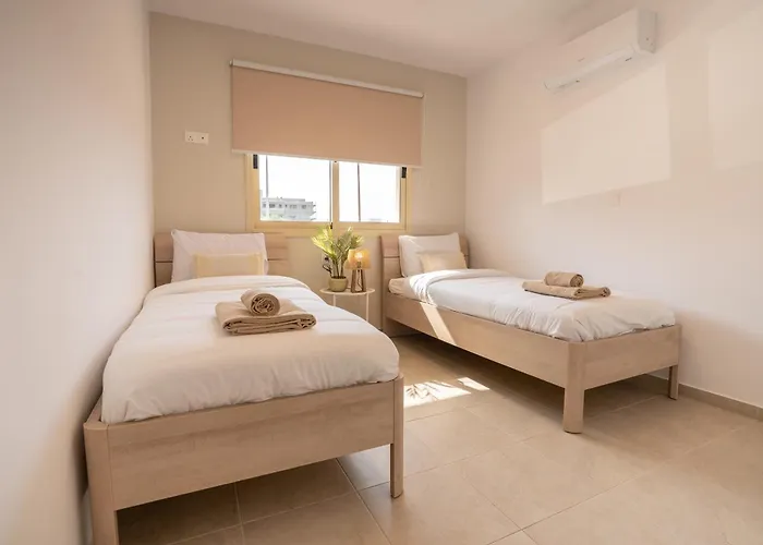 Royal Seacrest Luxe 2b Poolside Paphos