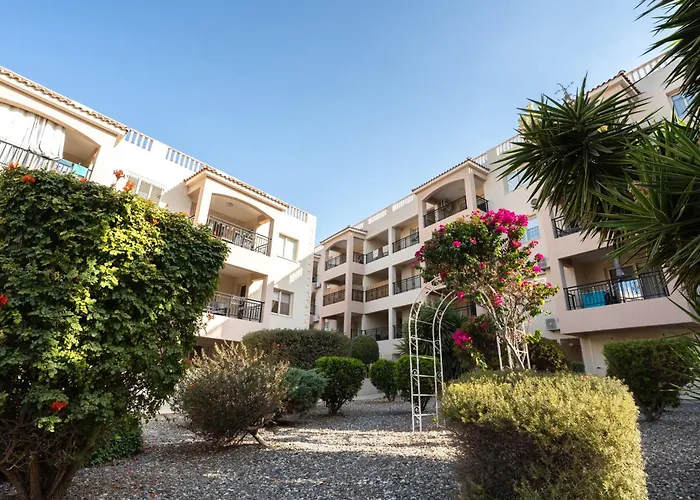 Royal Seacrest Luxe 2b Poolside * Paphos