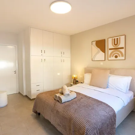 Royal Seacrest Luxe 2b Poolside *