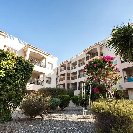 Royal Seacrest Luxe 2b Poolside * パ フォス