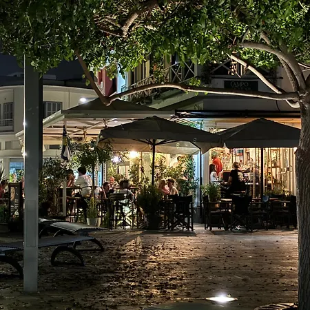 Royal Seacrest Luxe 2b Poolside パ フォス