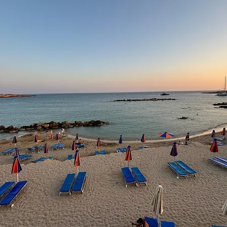 Royal Seacrest Luxe 2b Poolside